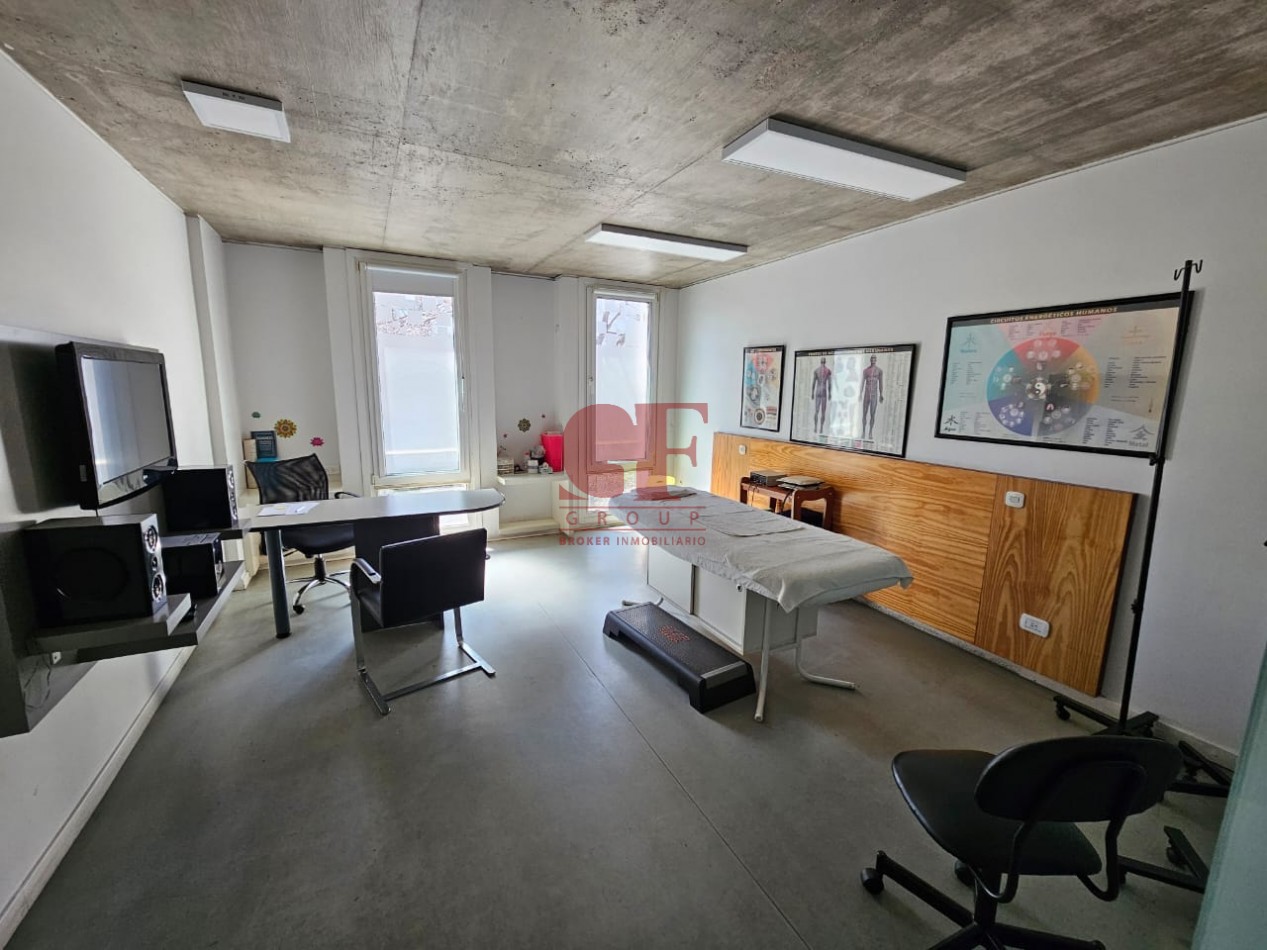 Edificio de 1050 metros totales mas lote de 8,56 x 27 ( en lote se pueden desarrollar 1150 metros de venta )