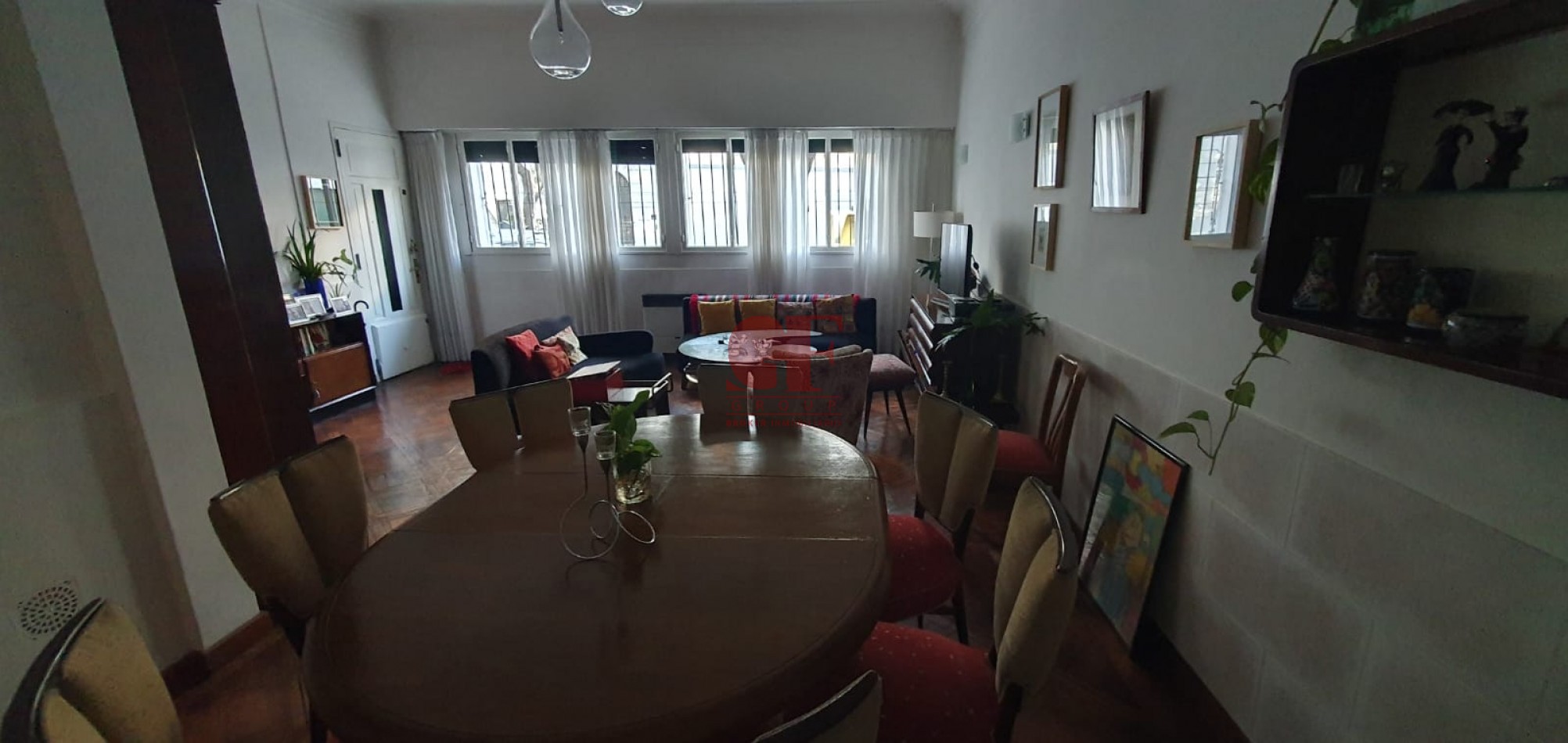 Confortable y amplio PH, con patio y gran terraza propia