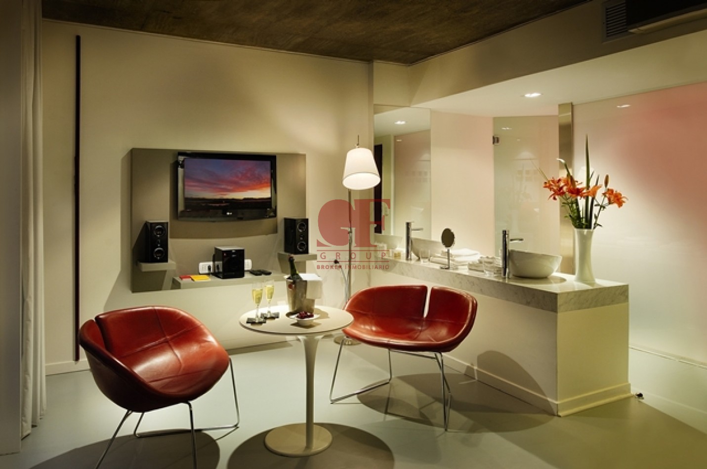 Edificio de 1050 metros totales mas lote de 8,56 x 27 ( en lote se pueden desarrollar 1150 metros de venta )