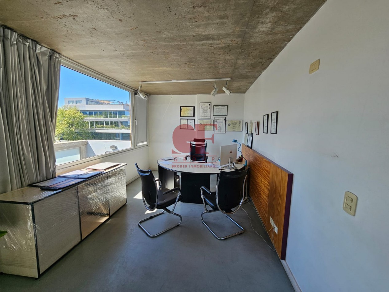 Edificio de 1050 metros totales mas lote de 8,56 x 27 ( en lote se pueden desarrollar 1150 metros de venta )