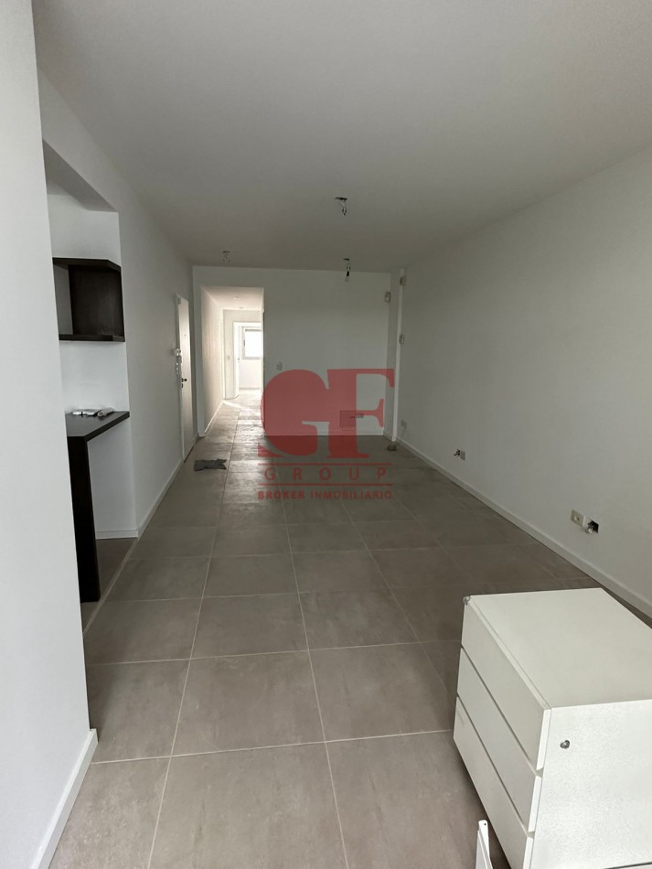 Excelente semipiso PASANTE , Luminoso y funcional con parrilla propia