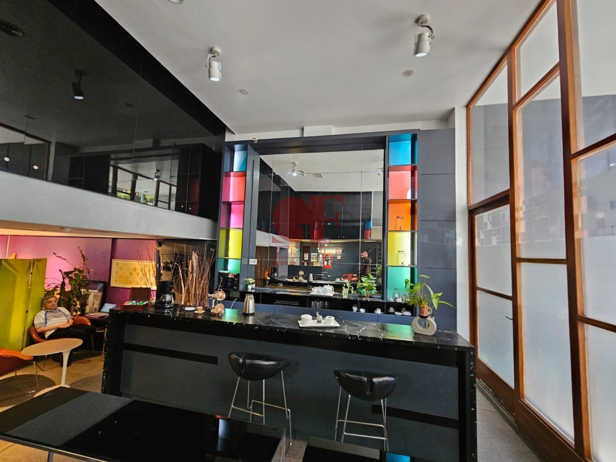 Edificio de 1050 metros totales mas lote de 8,56 x 27 ( en lote se pueden desarrollar 1150 metros de venta )