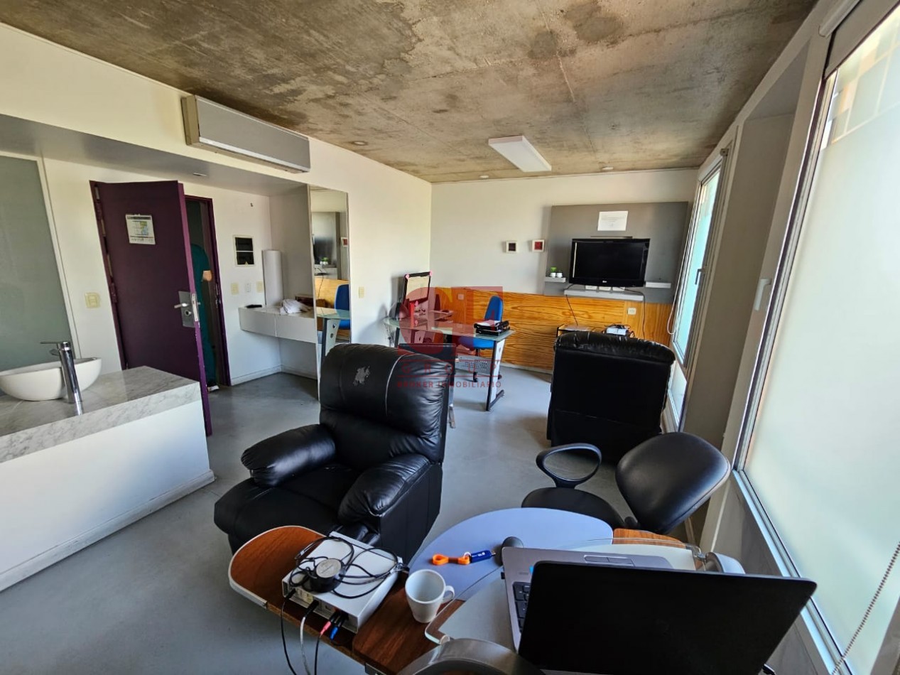 Edificio de 1050 metros totales mas lote de 8,56 x 27 ( en lote se pueden desarrollar 1150 metros de venta )