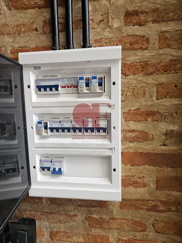 edificioLOCAL IMPORTANTE  en de  LOFTs en pleno ALMAGRO, con techos a 4 metros de altura