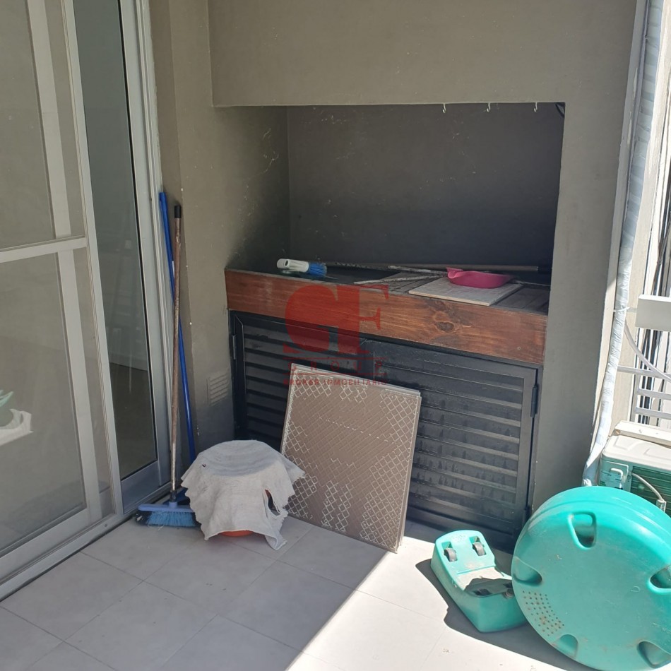 Excelente semipiso PASANTE , Luminoso y funcional con parrilla propia