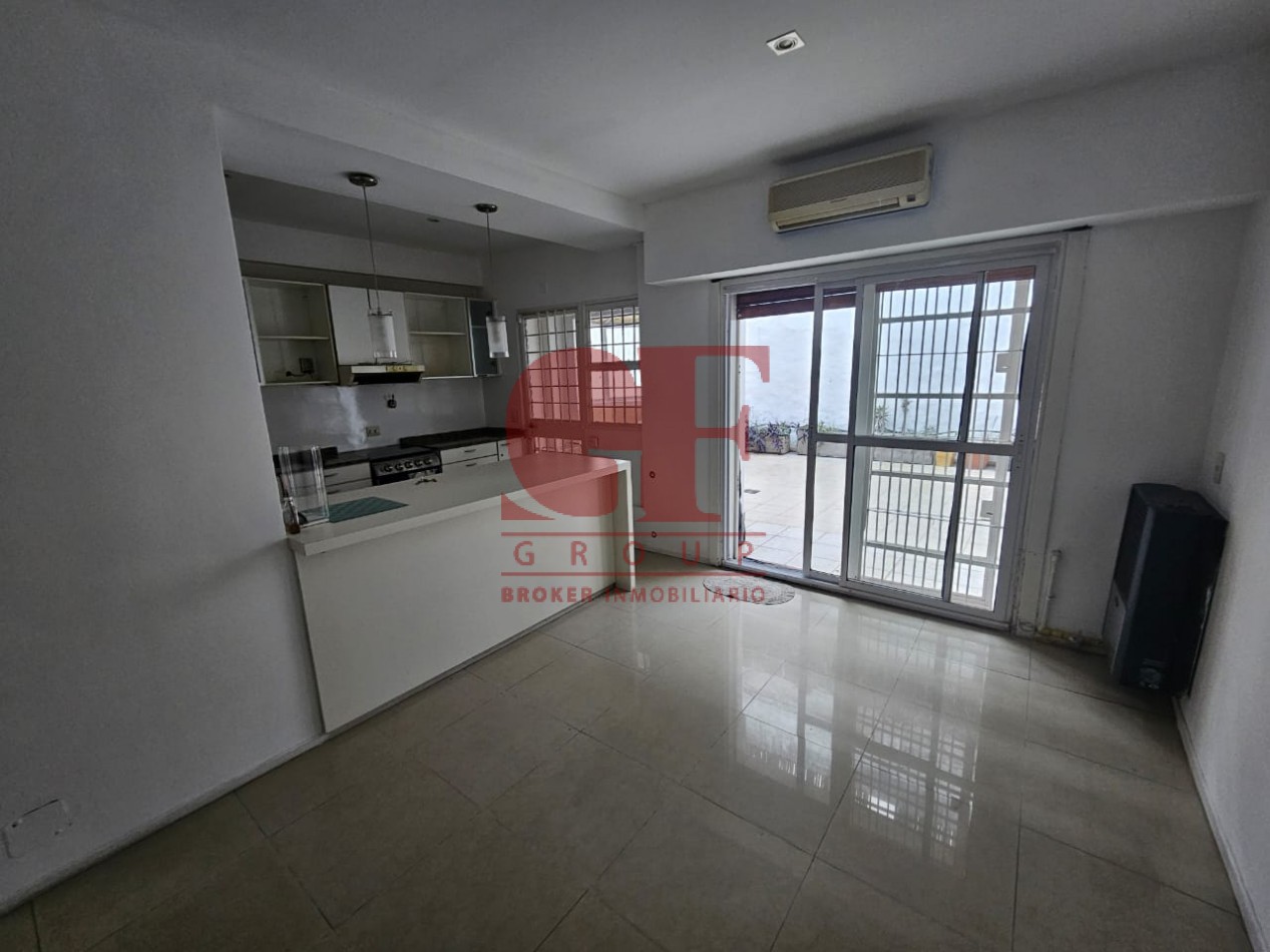 Hermosa casa con patio y parrilla . Luminosa con 5 dormitorios!!! en barrio tranquilo y cerca de avenidas. Con cochera cubierta