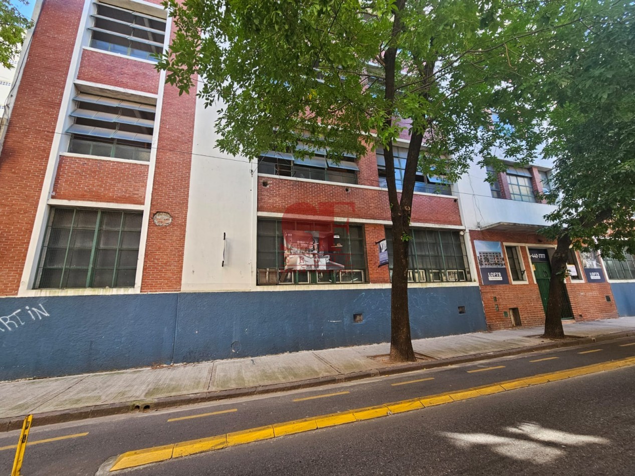 edificioLOCAL IMPORTANTE  en de  LOFTs en pleno ALMAGRO, con techos a 4 metros de altura