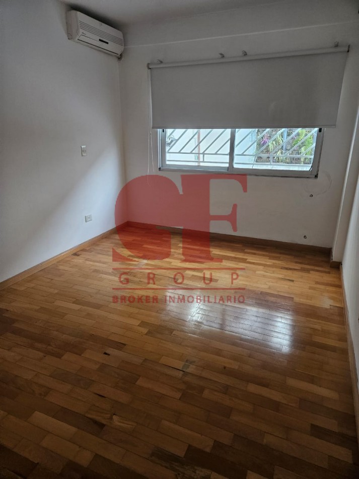 Hermosa casa con patio y parrilla . Luminosa con 5 dormitorios!!! en barrio tranquilo y cerca de avenidas. Con cochera cubierta