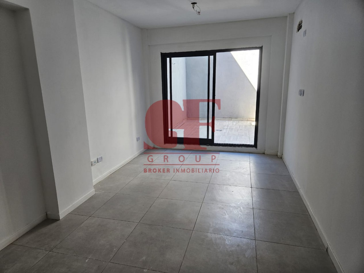 Excelente Monoambiente con vestidor y patio