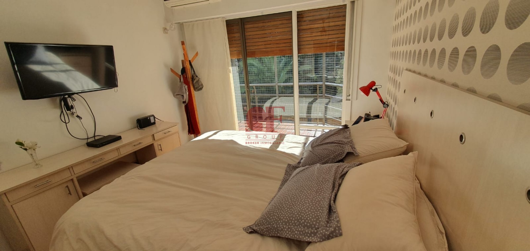 Confortable  semipiso con excelente distribucion y estado impecable!! Amplios balcones