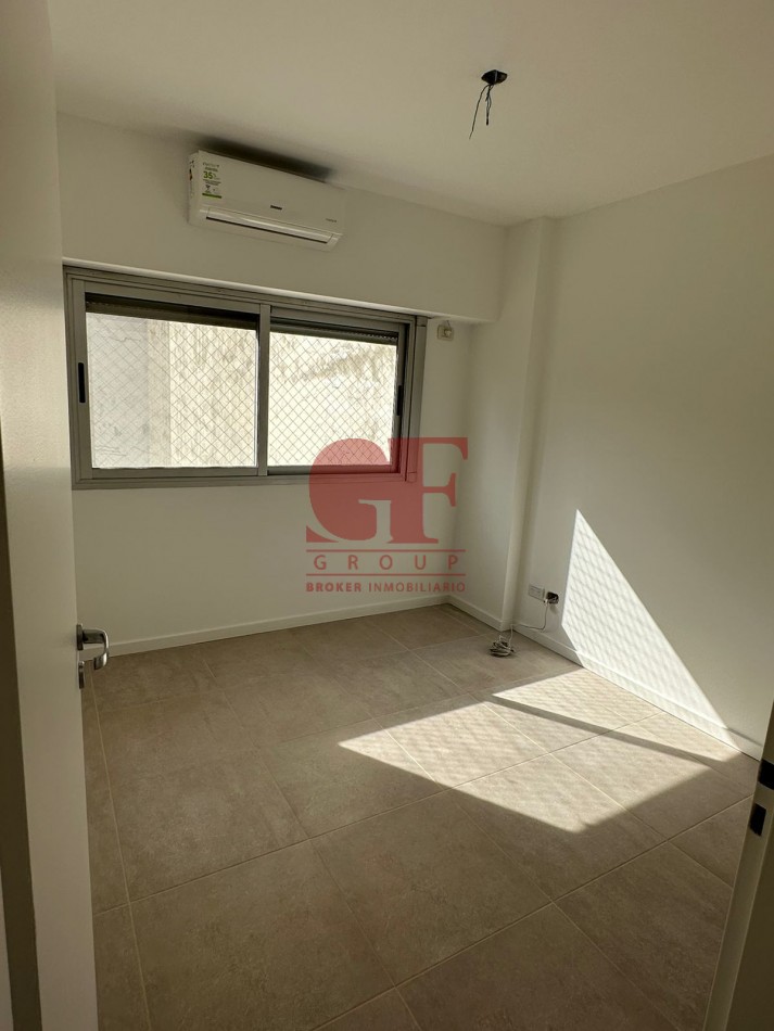 Excelente semipiso PASANTE , Luminoso y funcional con parrilla propia