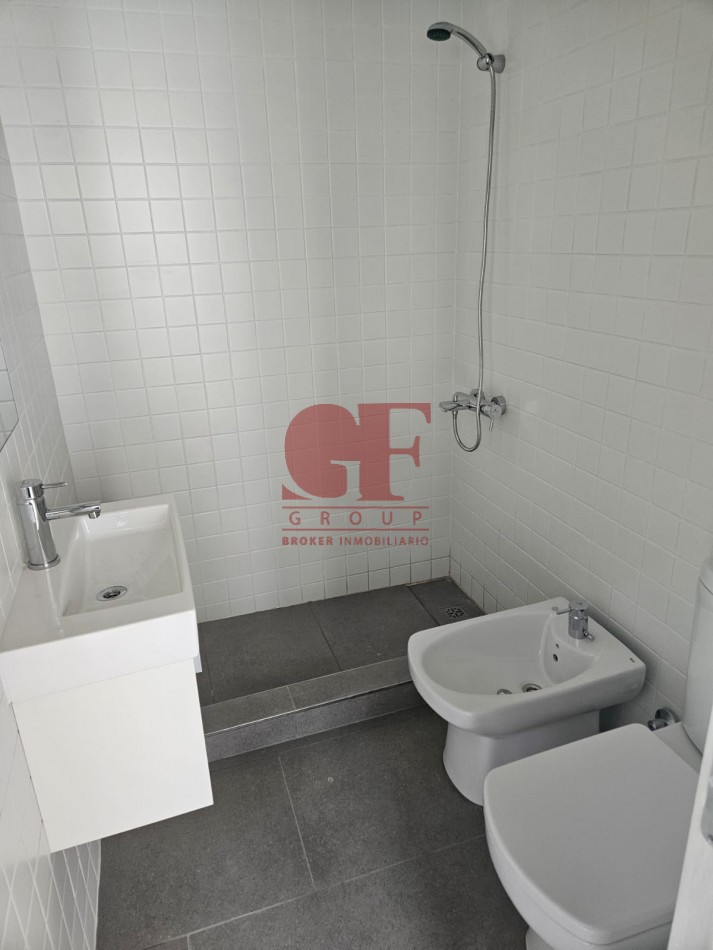 Hermoso 2 ambientes a estrenar con toilette de recepcion y dormitorio en suite . 60 metros totales