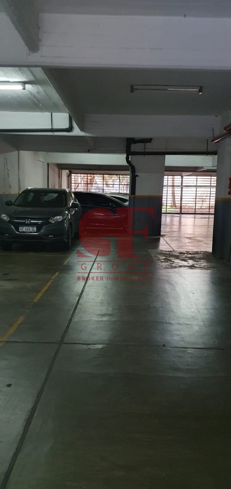 Confortable  semipiso con excelente distribucion y estado impecable!! Amplios balcones