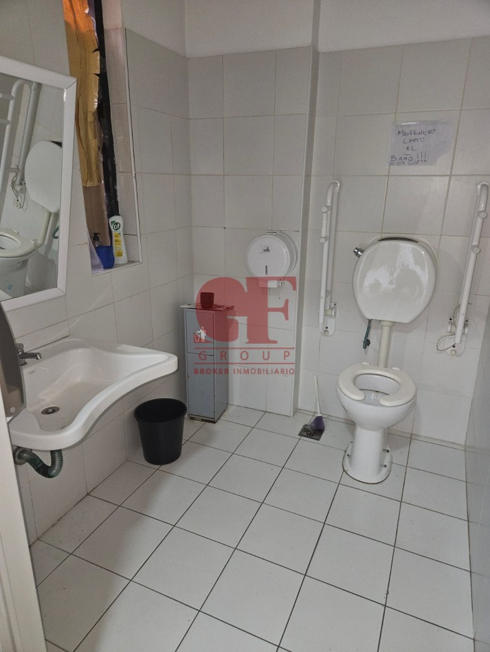 Excelente local a la venta en Recoleta sobre avenida Pueyrredon. Cerca de av las Heras , de av Santa fe. a metros del hospital Aleman