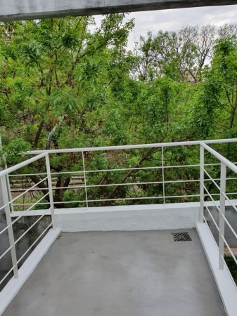 Duplex Super Luminoso con Terraza Propia en Exclusivo Barrio! Hecho a Nuevo!  CON RENTA ASEGURADA