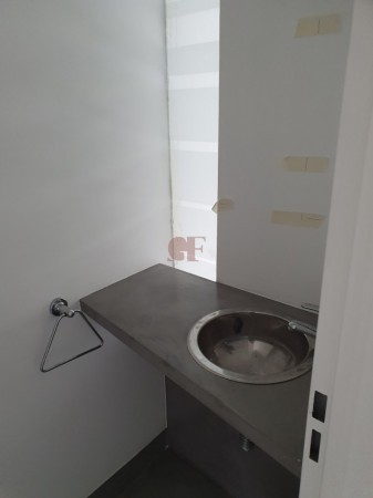 Duplex Super Luminoso con Terraza Propia en Exclusivo Barrio! Hecho a Nuevo!  CON RENTA ASEGURADA