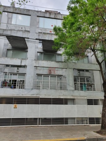 Duplex Super Luminoso con Terraza Propia en Exclusivo Barrio! Hecho a Nuevo!  CON RENTA ASEGURADA