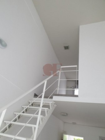 Duplex Super Luminoso con Terraza Propia en Exclusivo Barrio! Hecho a Nuevo!  CON RENTA ASEGURADA