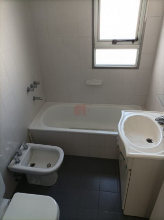 Hermoso 2 Ambientes, Super Luminoso en Torre con Pileta! con renta asegurada