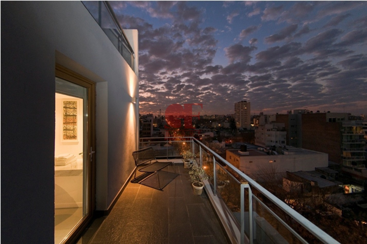 Excelente edificio en el corazon de Palermo con gran lote para estacionamiento!!!!