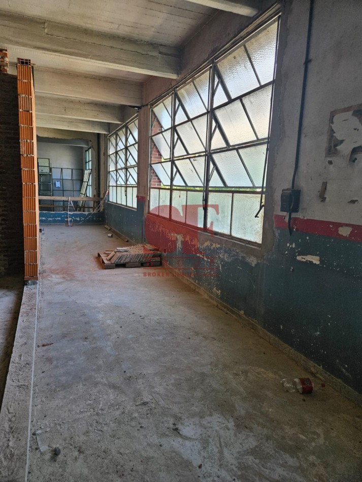 edificioLOCAL IMPORTANTE  en de  LOFTs en pleno ALMAGRO, con techos a 4 metros de altura