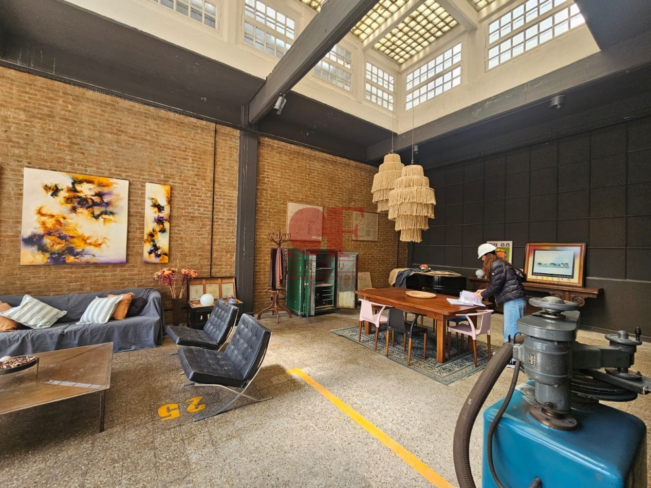 edificioLOCAL IMPORTANTE  en de  LOFTs en pleno ALMAGRO, con techos a 4 metros de altura