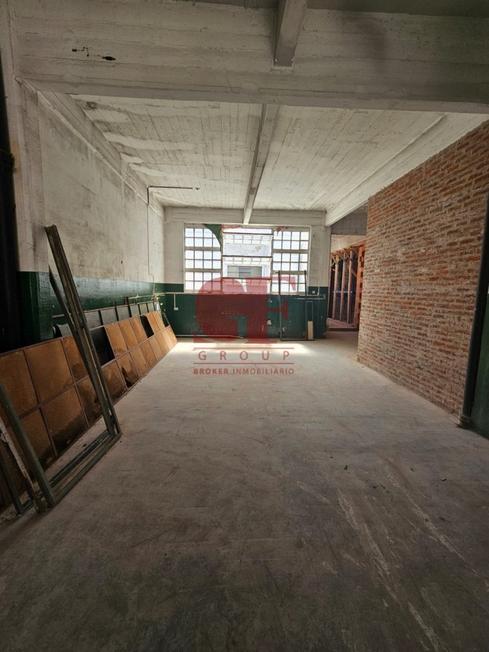 edificioLOCAL IMPORTANTE  en de  LOFTs en pleno ALMAGRO, con techos a 4 metros de altura