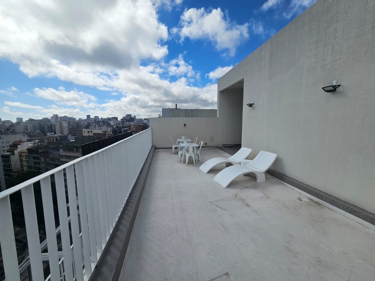 Hermoso 2 ambientes a estrenar con toilette de recepcion y dormitorio en suite . 60 metros totales