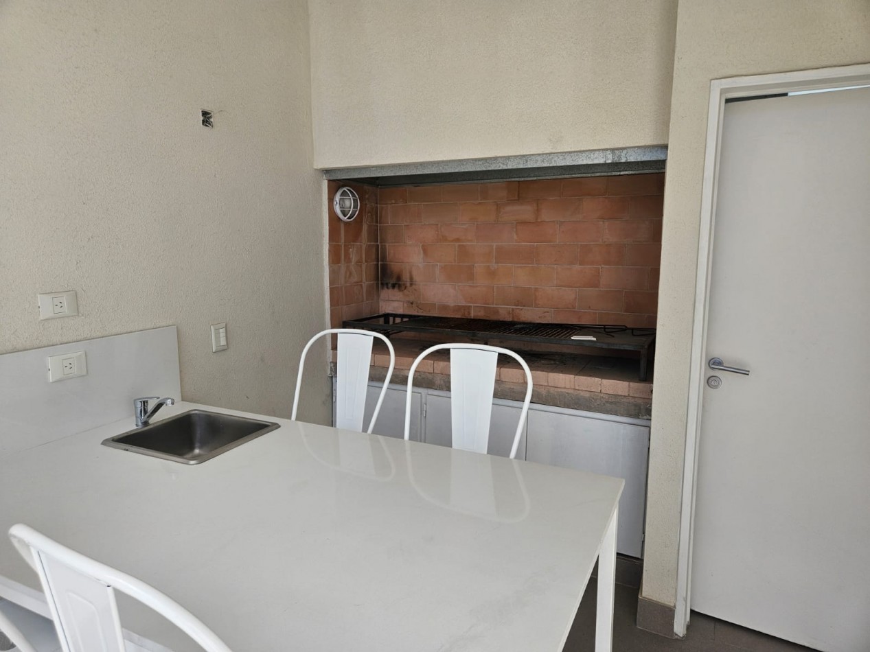 Hermoso 2 ambientes a estrenar con toilette de recepcion y dormitorio en suite . 60 metros totales