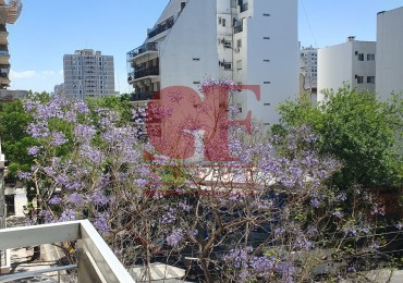 Excelente semipiso PASANTE , Luminoso y funcional con parrilla propia