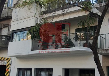 Confortable y amplio PH, con patio y gran terraza propia