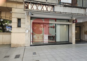 Excelente local a la venta en Recoleta sobre avenida Pueyrredon. Cerca de av las Heras , de av Santa fe. a metros del hospital Aleman